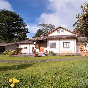 Hosteria Papagayo Cotopaxi Machachi Exterior photo