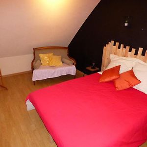 Les Petites Brosses Bed & Breakfast Montbizot Exterior photo