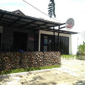 Skyz Hostel Padang  Exterior photo