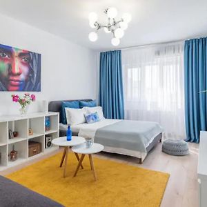 Cosy & Chic Studio Close By Victoria Square Bucharest Exterior photo