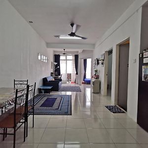 Unie Homestay Wakaf Che Yeh Exterior photo