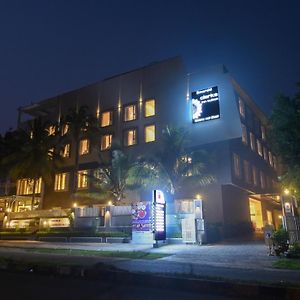 Emerald Clarks Inn Suites Mysore Exterior photo