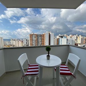 Luxury Apto Amoblado - Piso Alto - Estrenar Apartment Bucaramanga Exterior photo