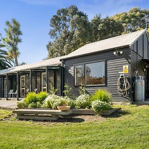 The Bunkhouse - The Lodge Te Horo Exterior photo