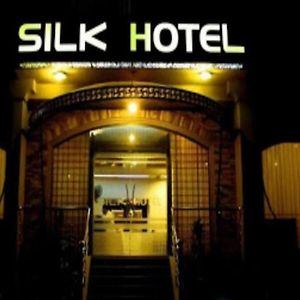 Silk Hotel Faisalabad Exterior photo
