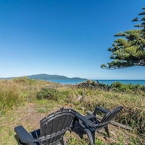 Beachfront Getaway - Waikanae Beach Holiday Home Exterior photo