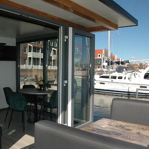 Beautiful Houseboat In The Harbour Of Volendam Near Centre Hotel Exterior photo