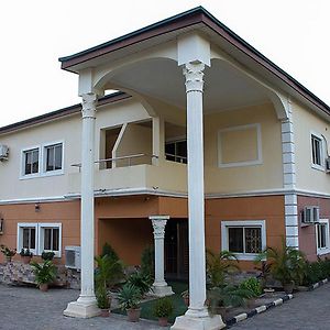 Room In Lodge - Bristlecone Suites And Apartments Abuja Exterior photo