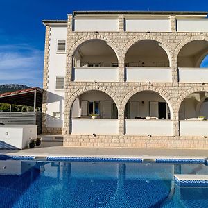 Villa Relax - Beautiful Apartment With Heated Saltwater Pool & Jacuzzi Kastela Exterior photo