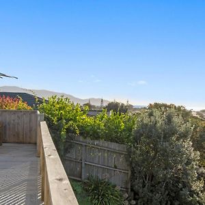 Kapiti Views - Waikanae Beach Holiday Home Exterior photo