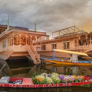 Welcomheritage Gurkha Houseboats Srinagar  Exterior photo