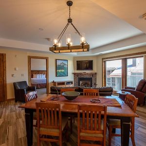 Beautifully Renovated Two Bedroom Condo With A Balcony In Mountaineer Square Condo Crested Butte Exterior photo