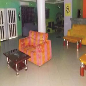 Room In Apartment - Sheriffyt Royale Hotel - Business Suite Ikorodu Exterior photo