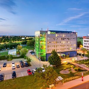 Holiday Inn Prague Airport, An Ihg Hotel Exterior photo