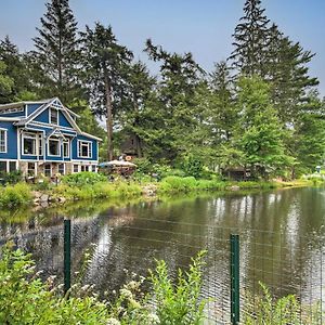 Lakefront Poconos Retreat With Hot Tub, Near Hiking! Bear Creek Village Exterior photo