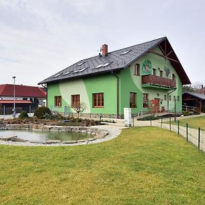 Restaurace A Penzion Kamenec Jilesovice Exterior photo