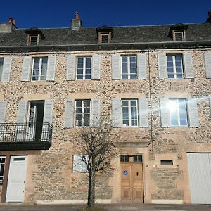 Gite Les Pieds Dans L'Olt - Ultreia Estaing  Exterior photo