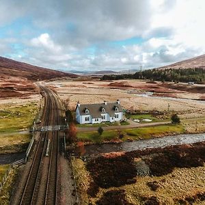 Balsporran Bed And Breakfast Dalwhinnie Exterior photo