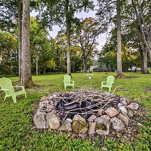 Charming Lakefront Home With Grill And Fire Pit! New Concord Exterior photo
