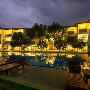 Grand Tamarind Lake Kataragama Exterior photo