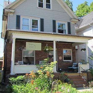 Wanderfalls Guesthouse & Hostel Niagara Falls Exterior photo