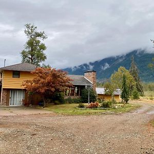 The Country Barn Villa Port Alberni Exterior photo