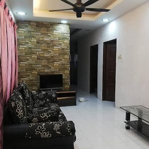 D'Haja 56 Klia Sepang With 3 Airconds & Free Wi-Fi Villa Banting  Exterior photo