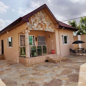 Janesis Holiday Homes Oyibi Exterior photo