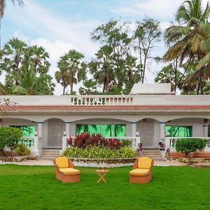Stayvista'S Villa Bharat - Beachfront Serenity With A Spacious Lawn Mumbai Exterior photo