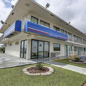 Rodeway Inn & Suites Lake Charles Exterior photo