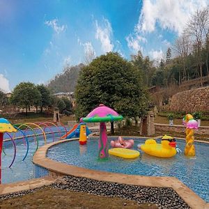 Howard Johnson Huashuiwan Hot Springs Resort Chengdu Exterior photo