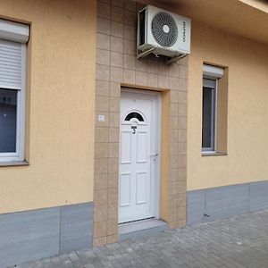 Lovely Apartment With Free Parking Kecskemet Exterior photo