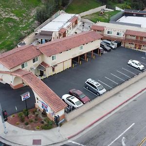 New American Inn & Suites Anaheim Exterior photo