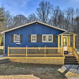 Charming Yadkin Valley Cottage With Deck And Yard Yadkinville Exterior photo