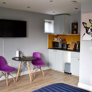 Modern Luxury 1 Bed Apartment With Parking Near Stansted Airport Stansted Mountfitchet Exterior photo