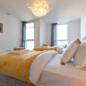 Amber Apartment Oasis - Your Gateway To Southampton'S Vibrant Heart, Port, Shopping Exterior photo