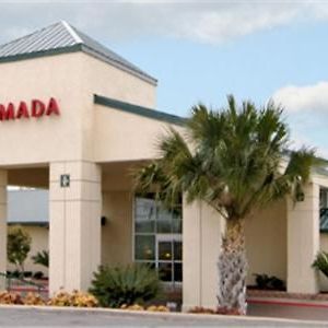 Ramada By Wyndham Del Rio Hotel Exterior photo