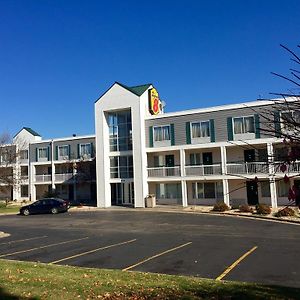 Super 8 By Wyndham Madison East Hotel Exterior photo