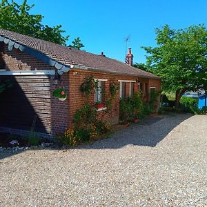 Le Paris Londres Bed & Breakfast Mesnieres-en-Bray Exterior photo