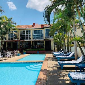 Les Flots Bleu Hotel Antananarivo Exterior photo