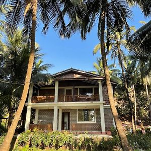 Verandah Solitude By The Sea Homestay Velneshvar Exterior photo