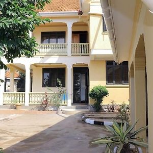 Prax Suits Kampala Exterior photo
