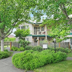 14Th Street Suites Courtenay Exterior photo