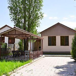 Sevan Comfortable Cottages By Seaside Exterior photo