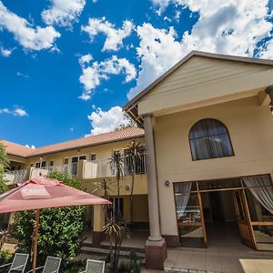 Acacia Guesthouse Klerksdorp Exterior photo