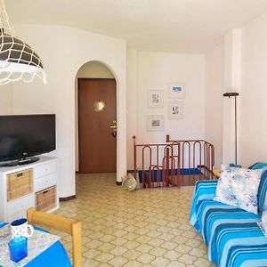 Awesome Apartment In San Bartolomeo Al Mare With Outdoor Swimming Pool And 1 Bedrooms Exterior photo