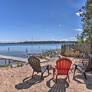 Lakefront Manitou Cottage Near Dwtn Suttons Bay! Exterior photo