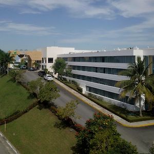 Holiday Inn - Villahermosa Aeropuerto, An Ihg Hotel Exterior photo