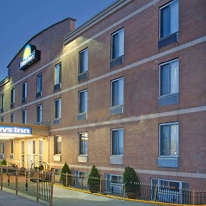 Days Inn By Wyndham Jamaica / Jfk Airport New York Exterior photo