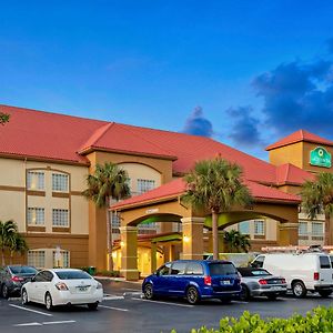 La Quinta Inn And Suites Fort Myers I-75 Exterior photo